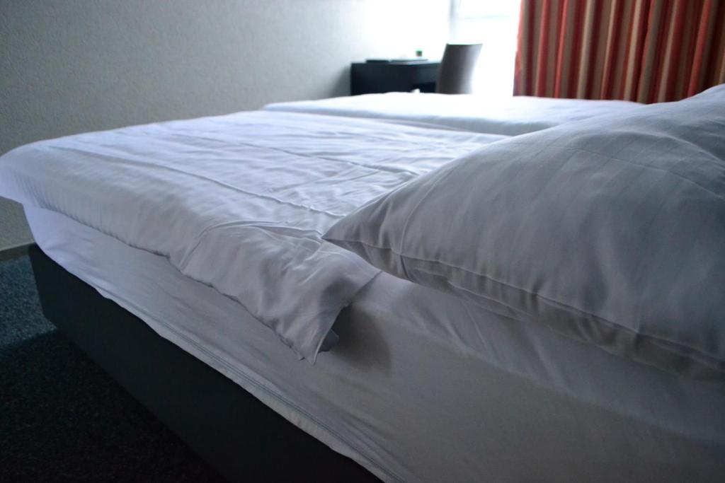 Postel nebo postele na pokoji v ubytování Hotel Les Rives Du Doubs