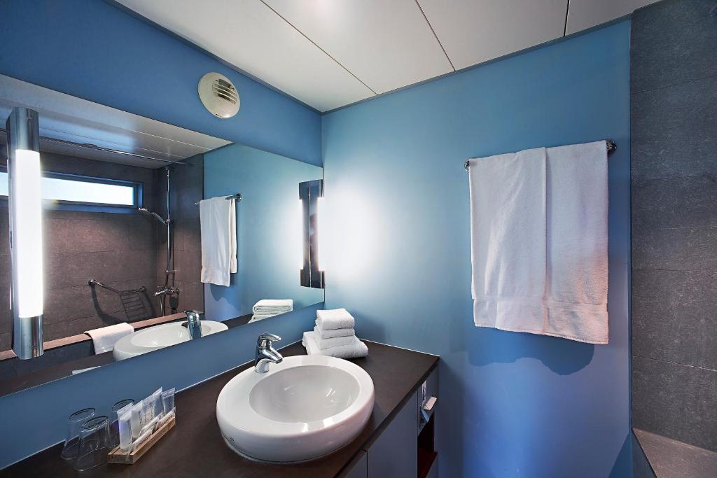 Koupelna v ubytování Hotel Ambassador