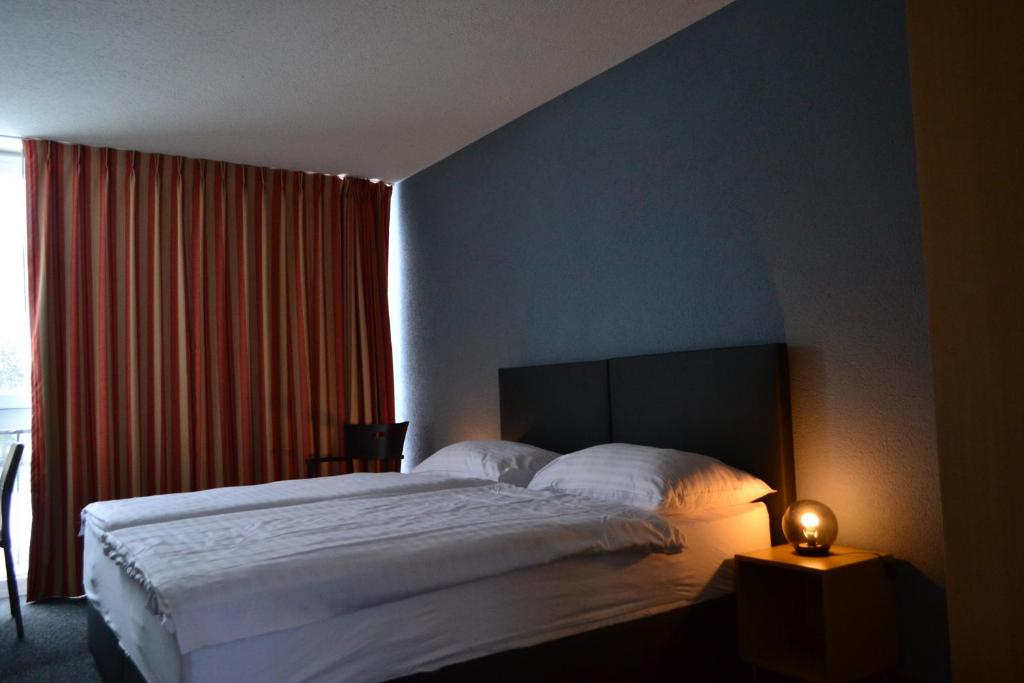 Postel nebo postele na pokoji v ubytování Hotel Les Rives Du Doubs
