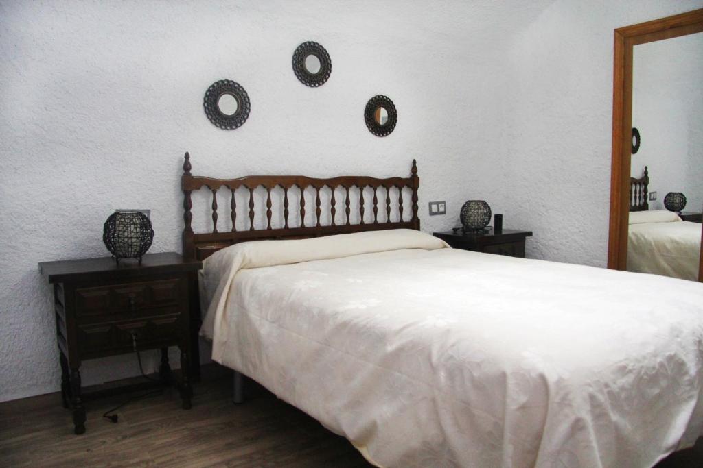 Postel nebo postele na pokoji v ubytování Cuevas Cañada de las Piedras