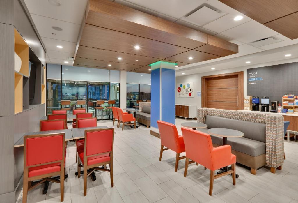 Holiday Inn Express & Suites Fort Worth North - Northlake by IHG photo