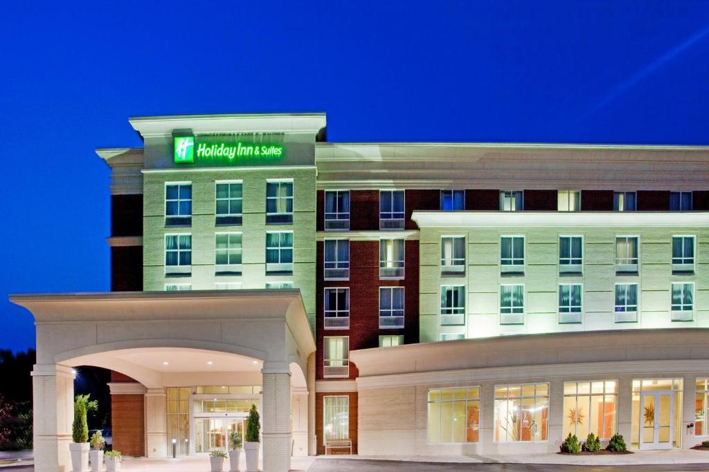 a rendering of the front of a hotel at Holiday Inn Hotel & Suites Gateway, an IHG Hotel in Williamsburg
