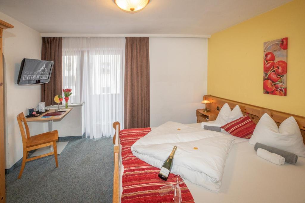 Postel nebo postele na pokoji v ubytování Hotel Untermetzger