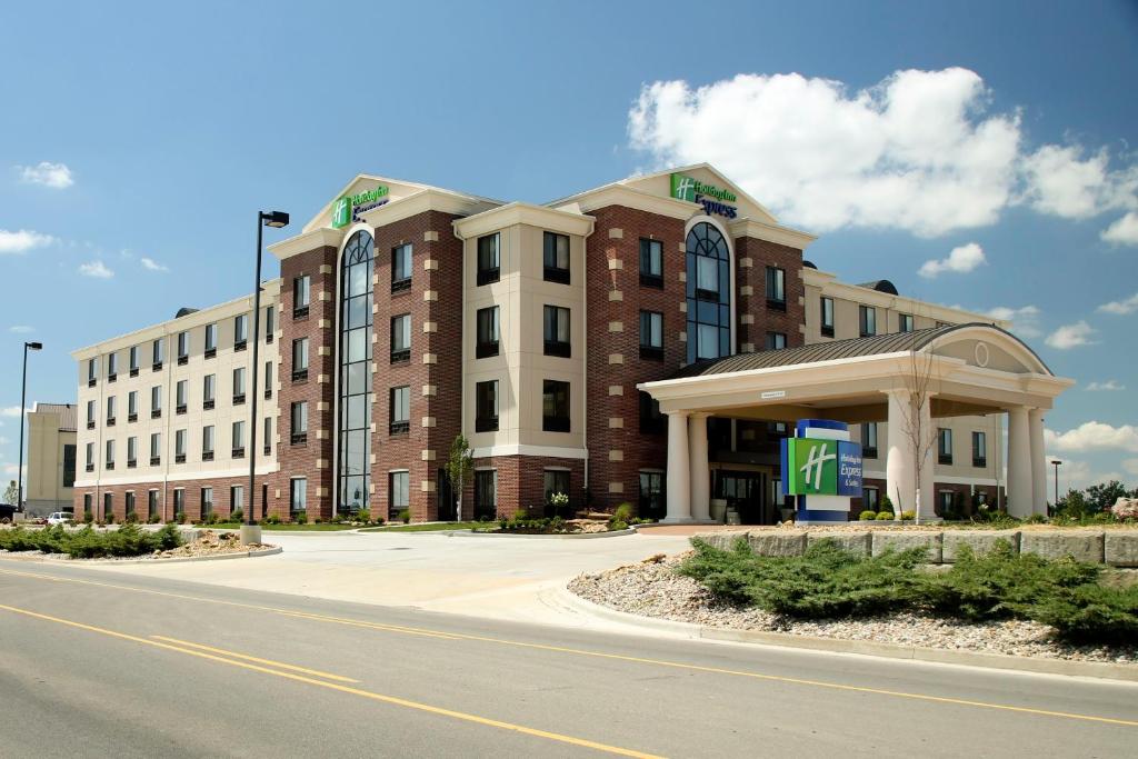 a large building with a gazebo next to a road at Holiday Inn Express & Suites Marion Northeast by IHG in Marion