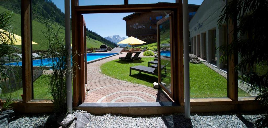 Bazén v ubytování Alpenresort Walsertal nebo v jeho okolí
