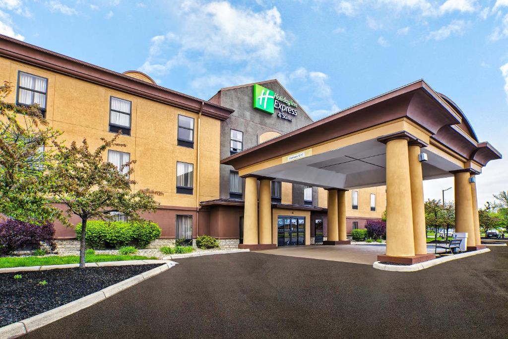 an image of a hotel with a gas station at Holiday Inn Express Hotel and Suites Marysville, an IHG Hotel in Marysville