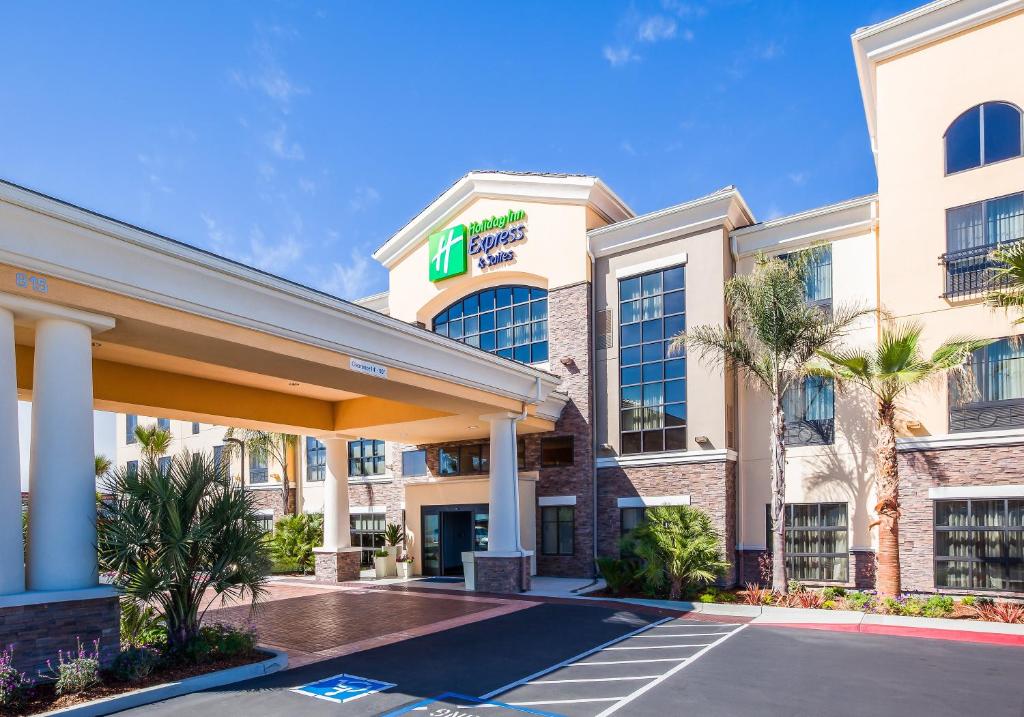 a rendering of a hotel exterior at Holiday Inn Express & Suites Eureka, an IHG Hotel in Eureka