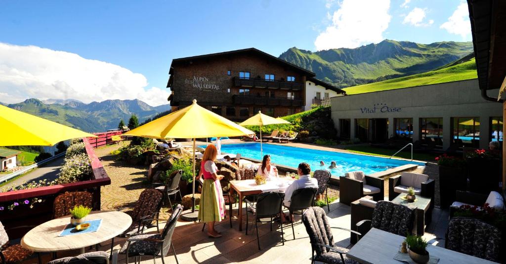Nespecifikovaný výhled na hory nebo výhled na hory při pohledu z hotelu