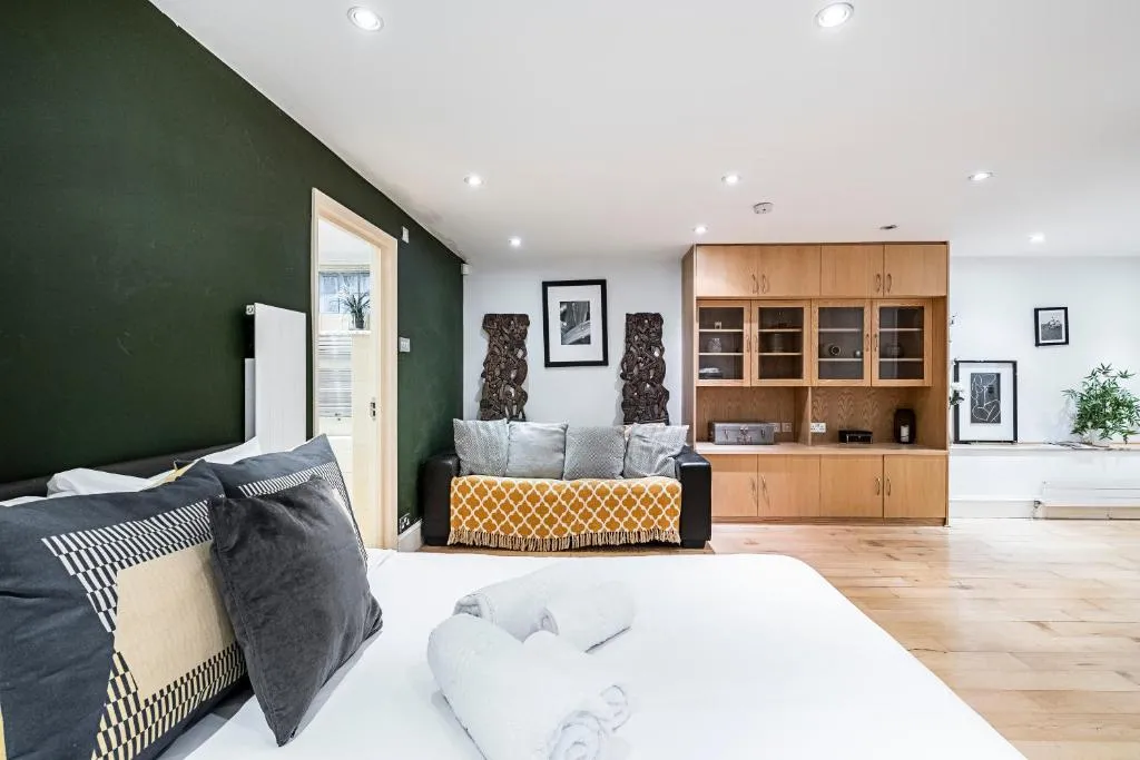 Beautiful 3Bed/2Bath house in Maide vale on the Canal, Londra, Marea Britanie