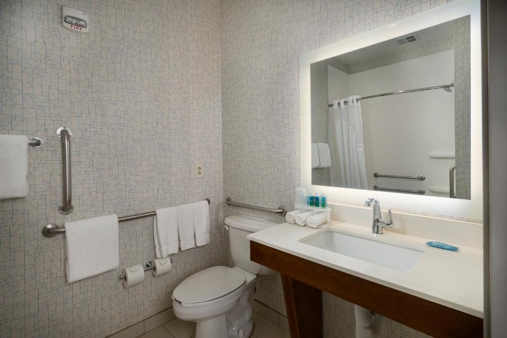 Holiday Inn Express Lawrence by IHG photo