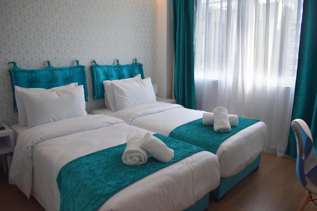 Postel nebo postele na pokoji v ubytování Athenian Montaza Hotel