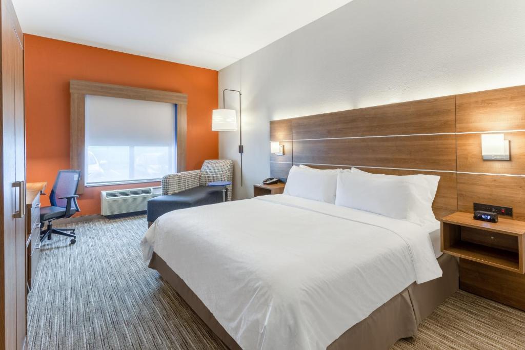 Holiday Inn Express & Suites O'Fallon-Shiloh, an IHG Hotel - Standard King Room