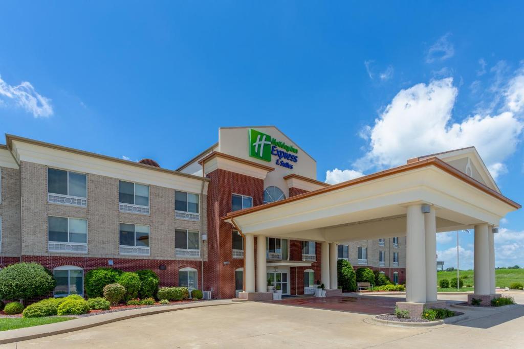 a hotel with a sign on the front of a building at Holiday Inn Express & Suites Vandalia by IHG in Vandalia