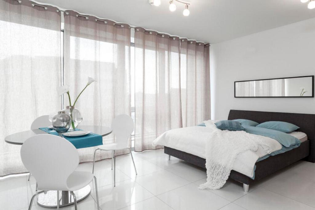 Łóżko lub łóżka w pokoju w obiekcie Apartment 24 Premium Old Town Wroclaw