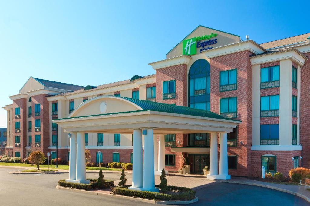 Holiday Inn Express Hotel & Suites Warwick-Providence Airport by IHG photo