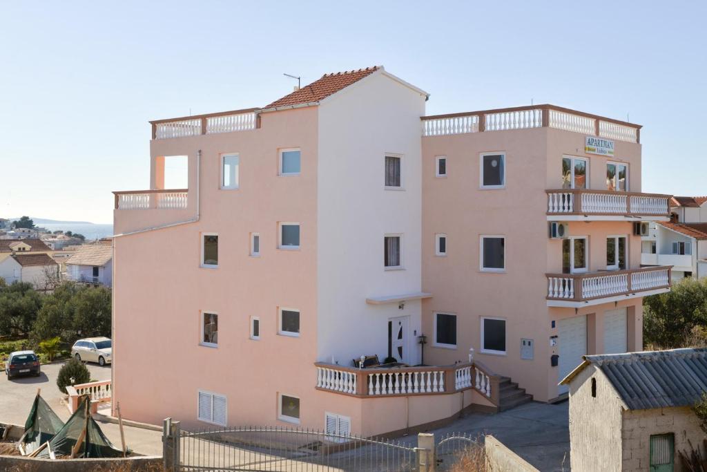 Budova, v ktorej sa apartmán nachádza