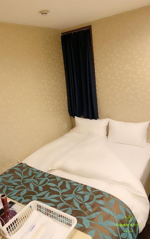 Posteľ alebo postele v izbe v ubytovaní Nishifunabashi Ekimae Hotel
