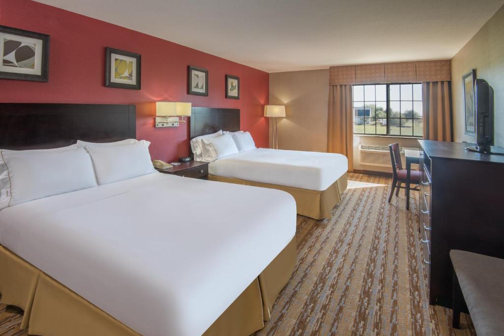 Gallery image of Holiday Inn Express Hotel & Suites Wauseon, an IHG Hotel in Wauseon