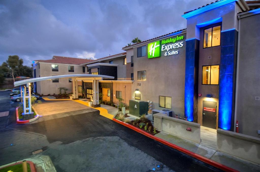 a hotel with a parking lot in front of a building at Holiday Inn Express Hotel & Suites Carlsbad Beach, an IHG Hotel in Carlsbad