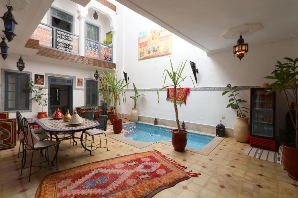 Bazén v ubytování Riad Ibiza Star nebo v jeho okolí