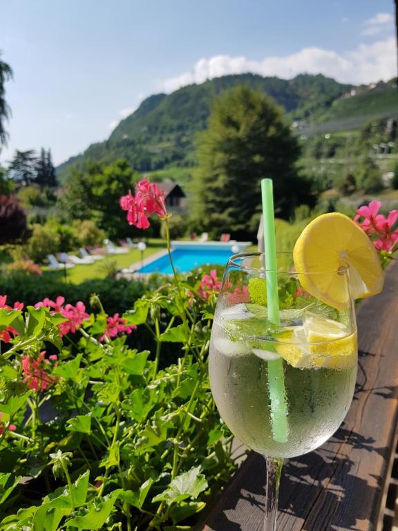 Nespecifikovaný výhled na hory nebo výhled na hory při pohledu z hotelu