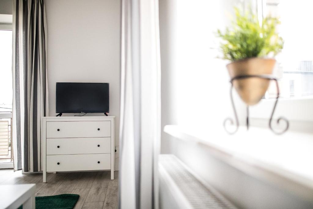 Televízia a/alebo spoločenská miestnosť v ubytovaní Apartament Nadbystrzycka no.14
