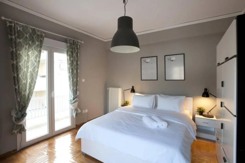 Ampelokipoi, A Spacious & Sunny Apartment, Atena, Grecia