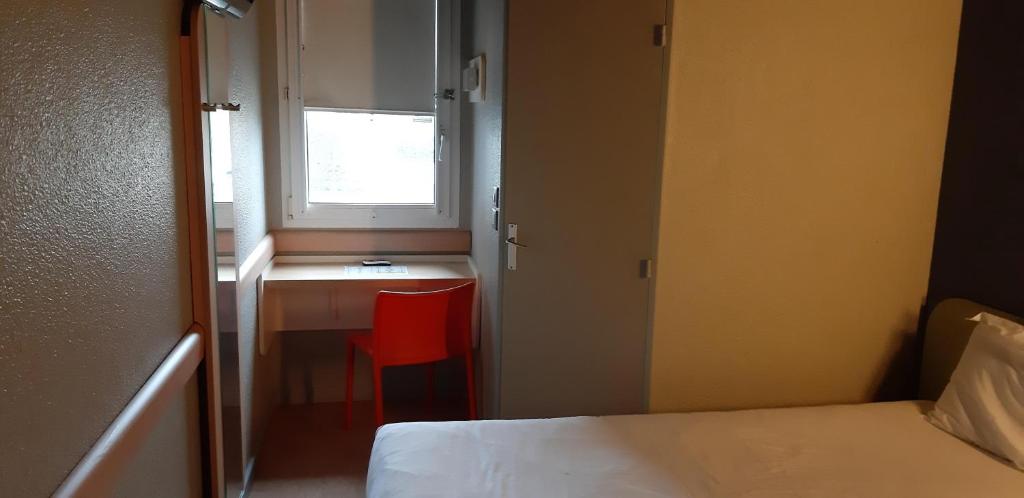 Postel nebo postele na pokoji v ubytování ibis budget Arles Sud Fourchon