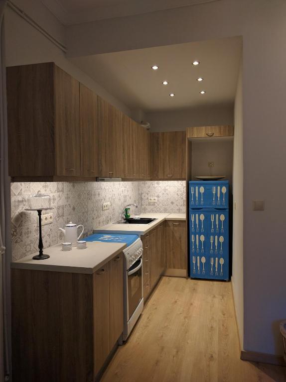 A kitchen or kitchenette at Cozy apartment ideally located city center and Megaron Moussikis metro station