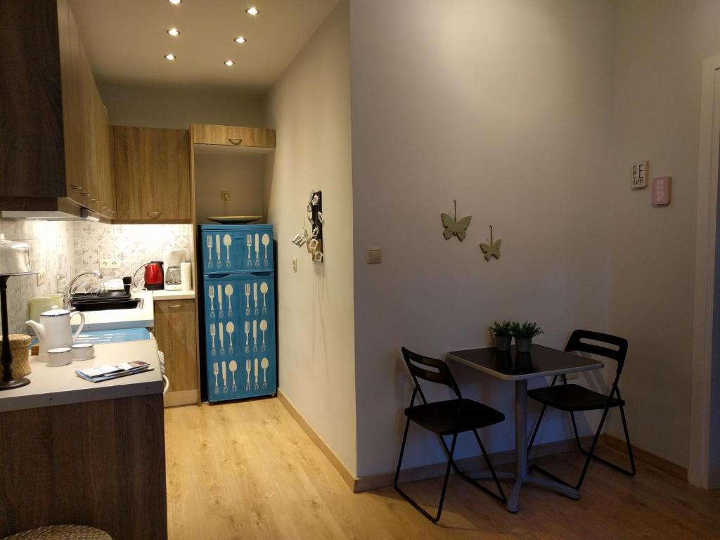 A kitchen or kitchenette at Cozy apartment ideally located city center and Megaron Moussikis metro station