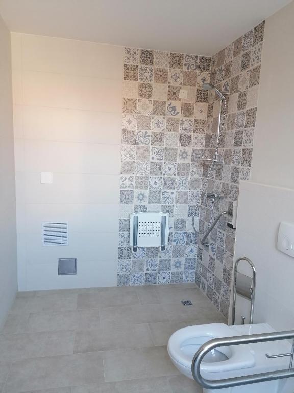 Koupelna v ubytování Hotel Borovnik