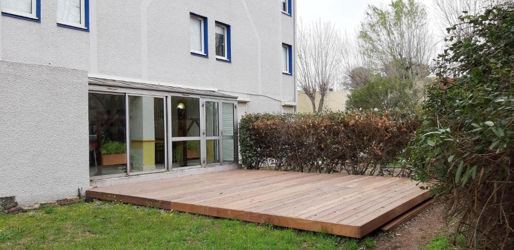 Zahrada ubytování ibis budget Arles Sud Fourchon