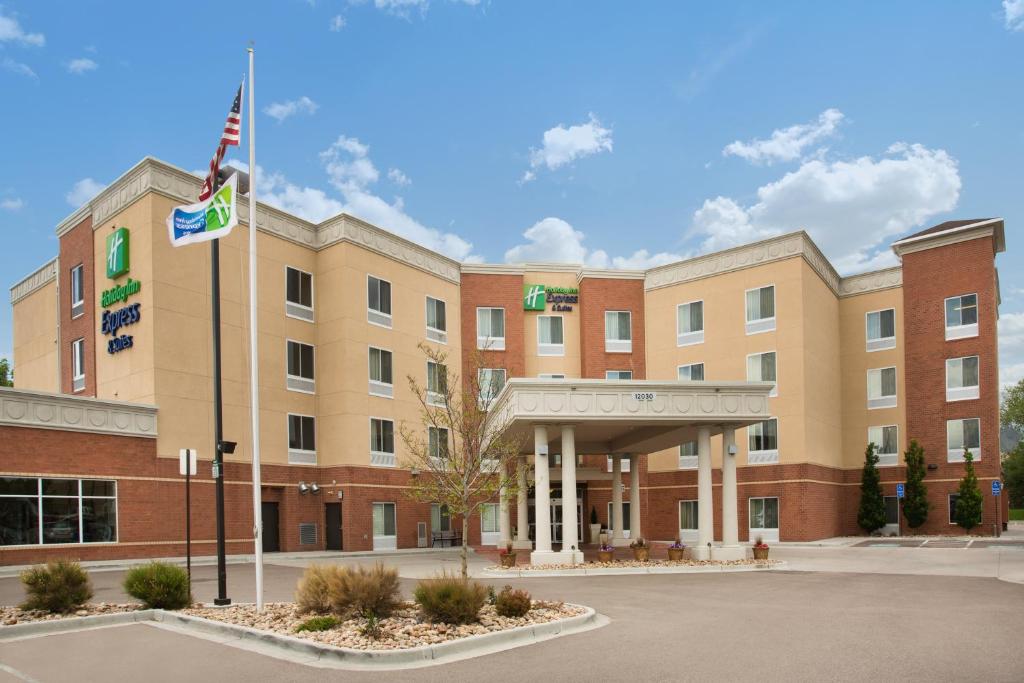 an image of the front of a hotel at Holiday Inn Express & Suites Denver North - Thornton, an IHG Hotel in Thornton