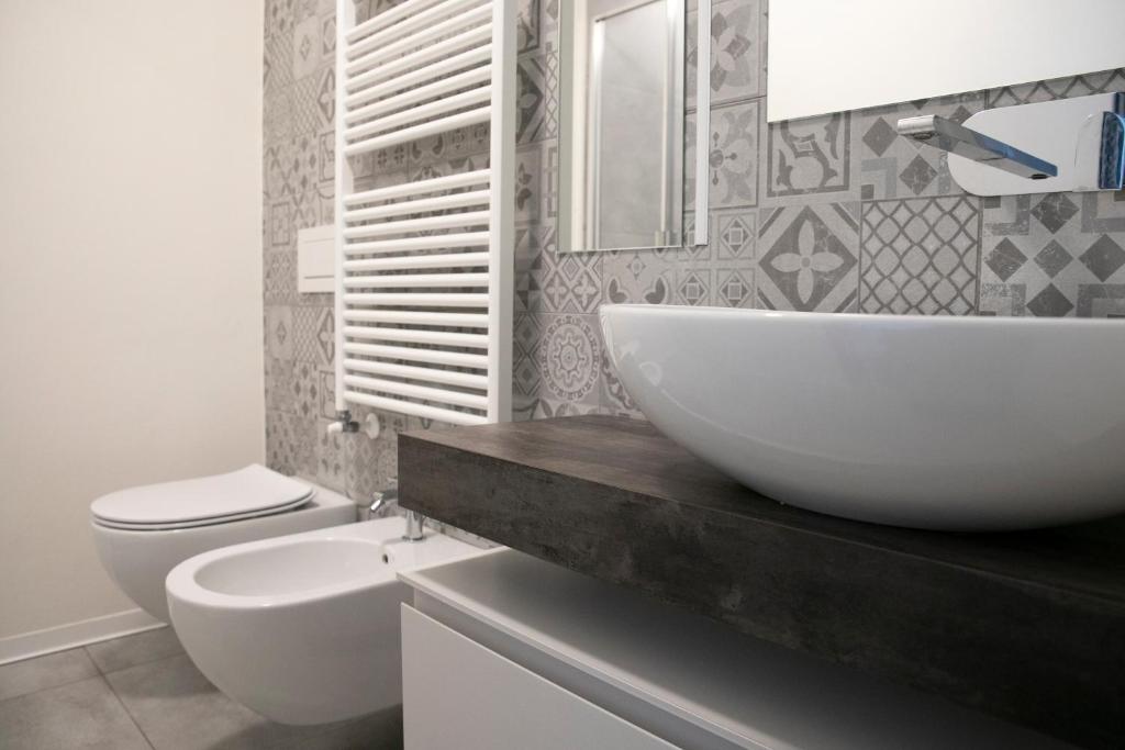 A bathroom at IseoLakeRental - La Villina - Zù