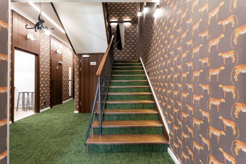 Forrest Apartments & Hostel - Resim 32