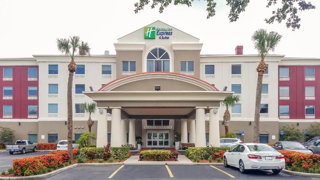 a hotel with a parking lot in front of a building at Holiday Inn Express St. Petersburg North / I-275, an IHG Hotel in St. Petersburg