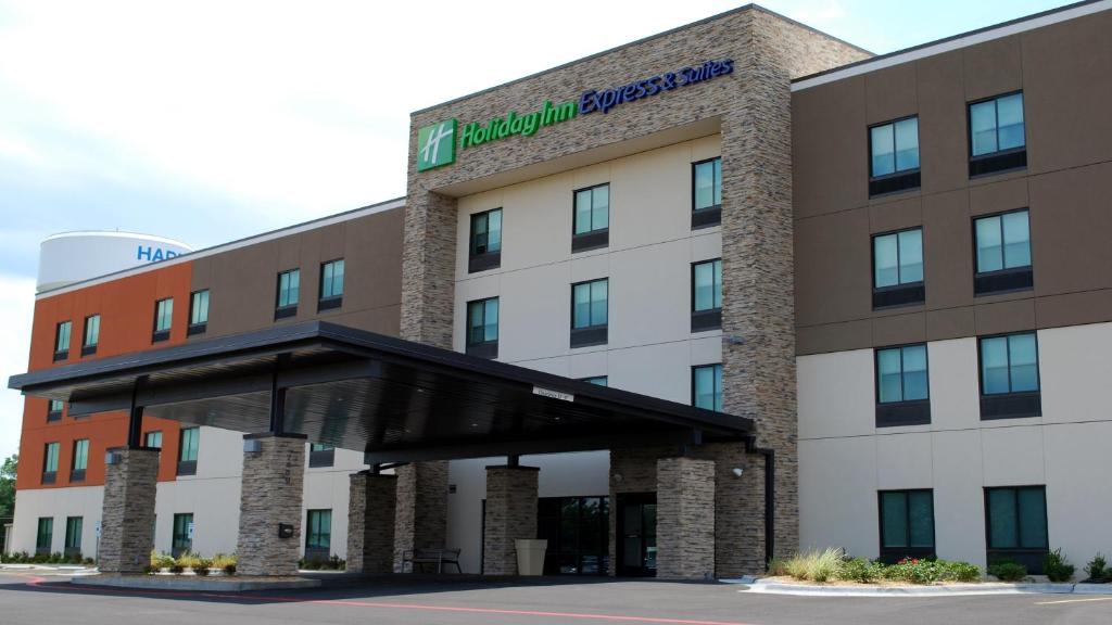 a rendering of the front of a hospital building at Holiday Inn Express & Suites White Hall, an IHG Hotel in White Hall