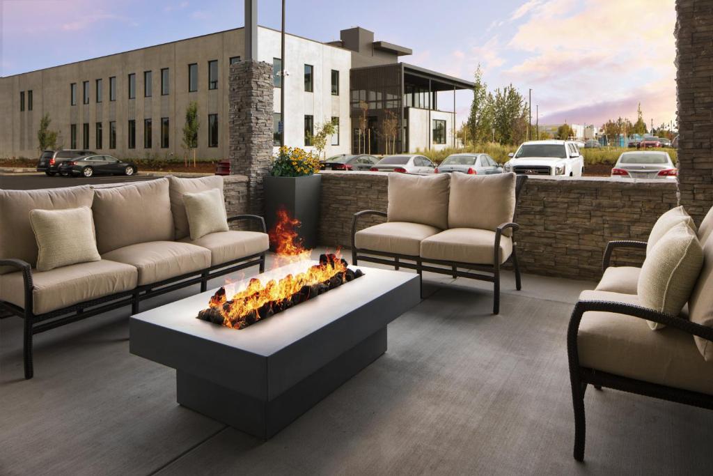 Holiday Inn Express & Suites - Portland Airport - Cascade Stn by IHG photo