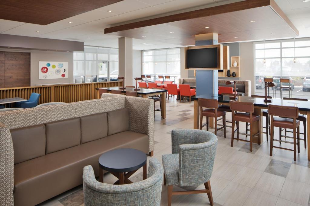 Holiday Inn Express & Suites - Portland Airport - Cascade Stn by IHG photo