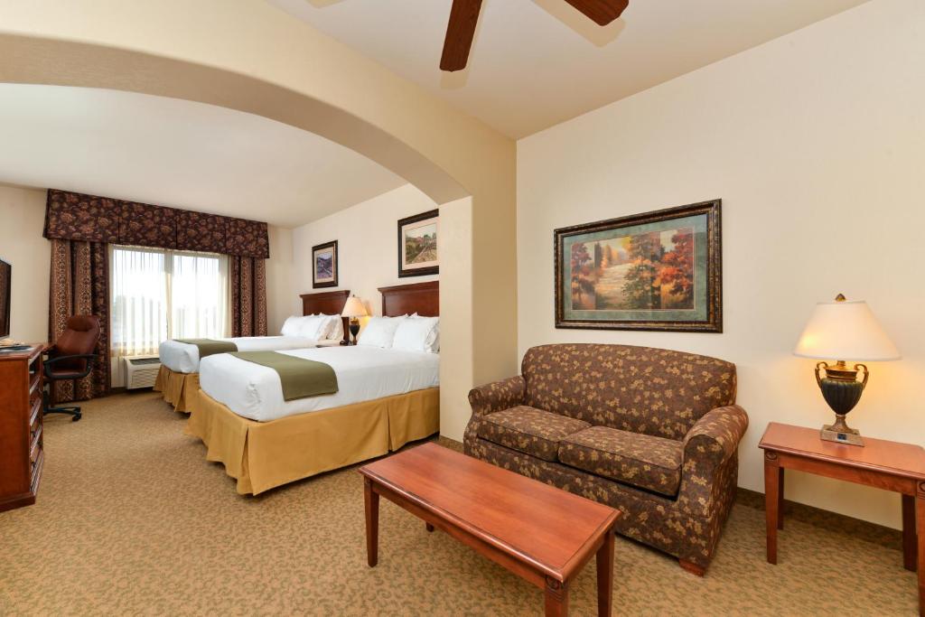 Holiday Inn Express Hotel & Suites Las Cruces, an IHG Hotel - Queen Suite Met Twee Queensize Bedden
