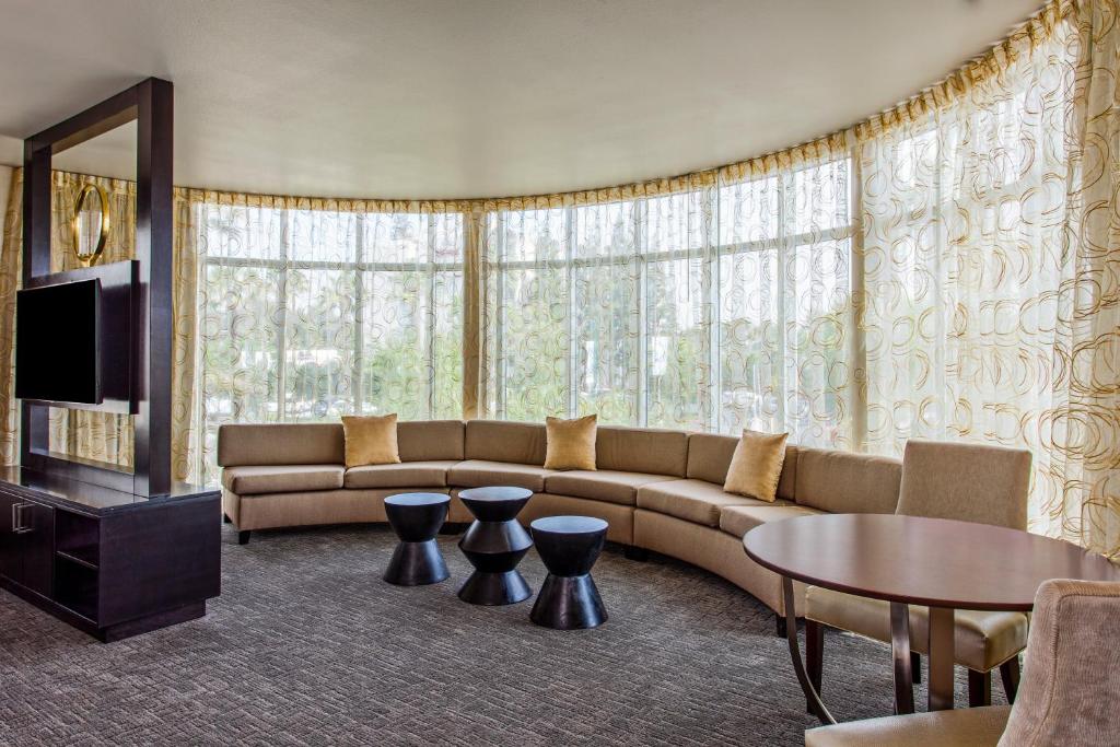 Holiday Inn Express & Suites Anaheim Resort Area by IHG - Penthousesuite Met 2 Queensize Bedden