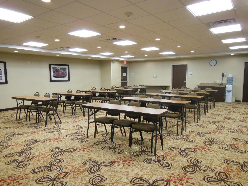 Holiday Inn Express & Suites Washington - Meadow Lands by IHG photo