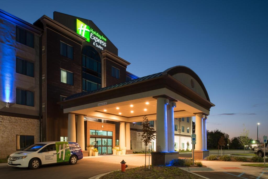 a building with a car parked in front of it at Holiday Inn Express & Suites Kansas City Airport, an IHG Hotel in Kansas City