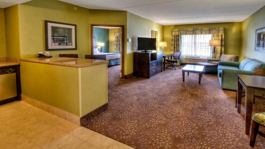 Holiday Inn Express & Suites Pittsburgh SW/Southpointe by IHG photo