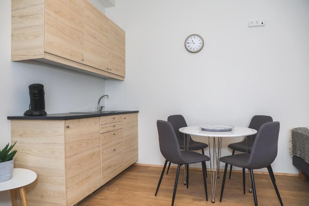 Kuchyň nebo kuchyňský kout v ubytování E18 Apartments