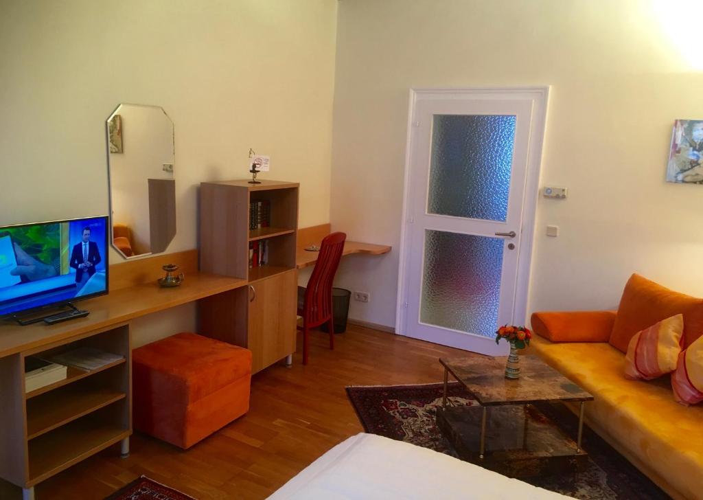 Televízia a/alebo spoločenská miestnosť v ubytovaní Apartment Philadelphia Vienna
