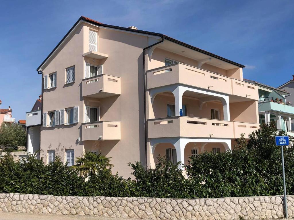 Budova, v ktorej sa apartmán nachádza
