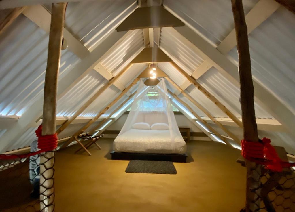 A bed or beds in a room at Little Corn Island Beach and Bungalow