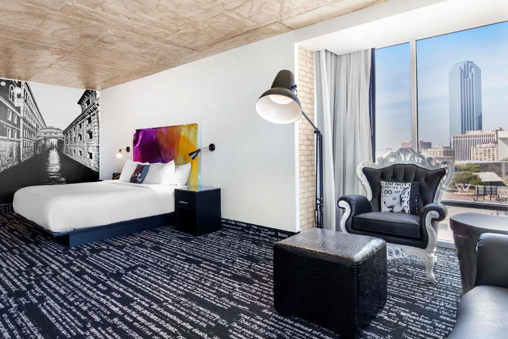 Lorenzo Hotel Dallas, Tapestry Collection by Hilton - Corner King Room - Hoorhoor Toegankelijk