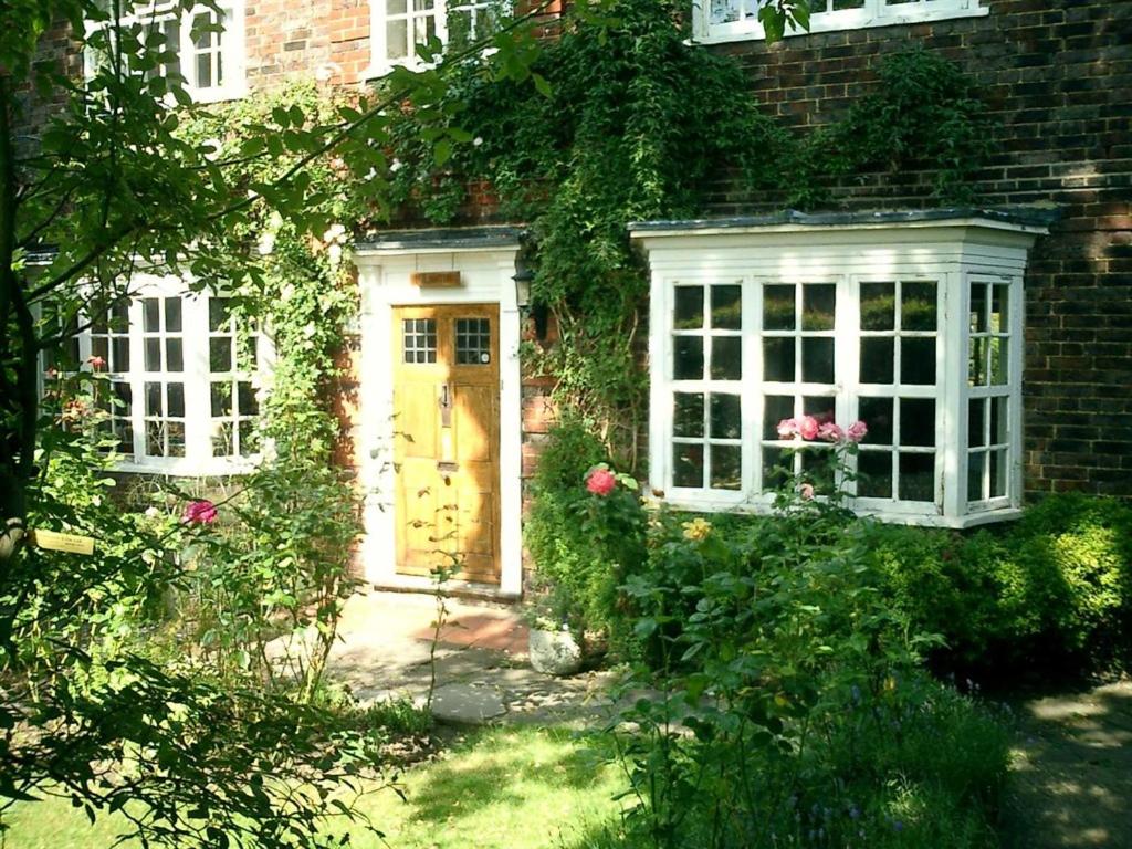 a house with a white door and a window at Iolanthe in London